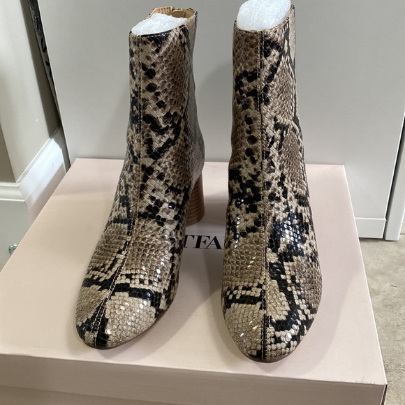 Justfab McKayla Cylinder Heeled Booties - Picture 5 of 8